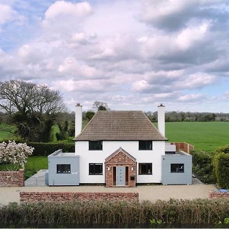Covehithe House-Coastal Luxury- Sleeps 12-With Huge Swimspa! Wrentham Kültér fotó