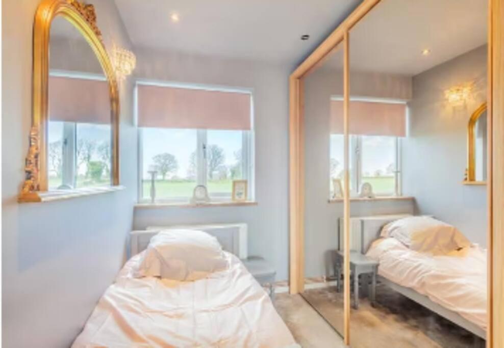 Covehithe House-Coastal Luxury- Sleeps 12-With Huge Swimspa! Wrentham Kültér fotó