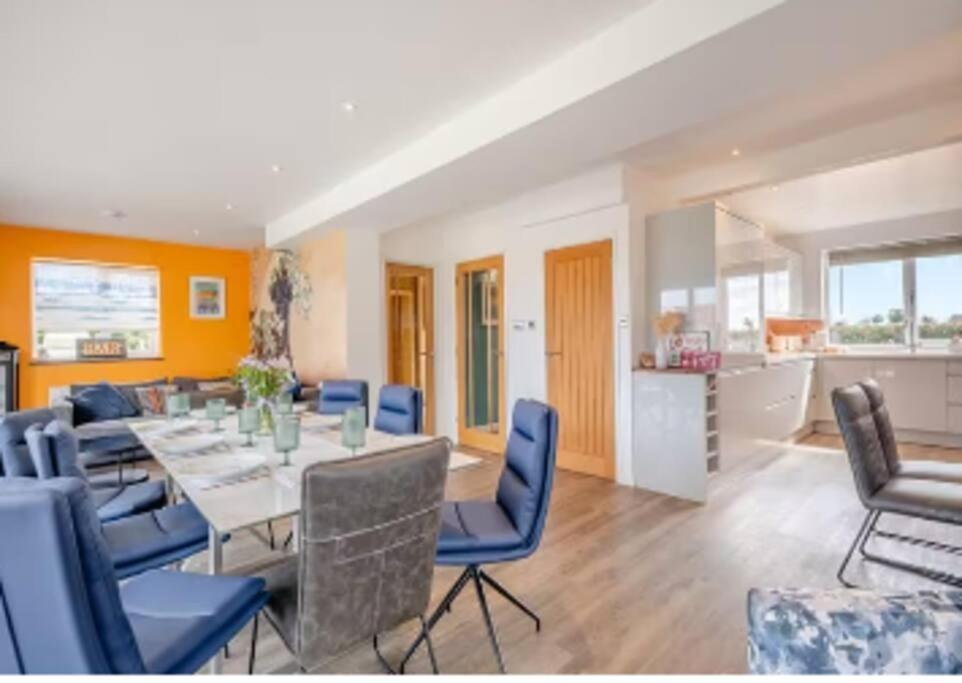 Covehithe House-Coastal Luxury- Sleeps 12-With Huge Swimspa! Wrentham Kültér fotó