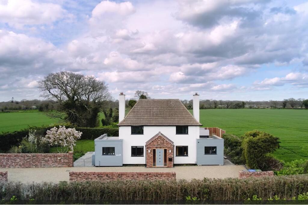 Covehithe House-Coastal Luxury- Sleeps 12-With Huge Swimspa! Wrentham Kültér fotó