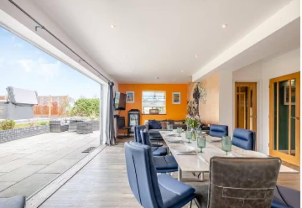 Covehithe House-Coastal Luxury- Sleeps 12-With Huge Swimspa! Wrentham Kültér fotó