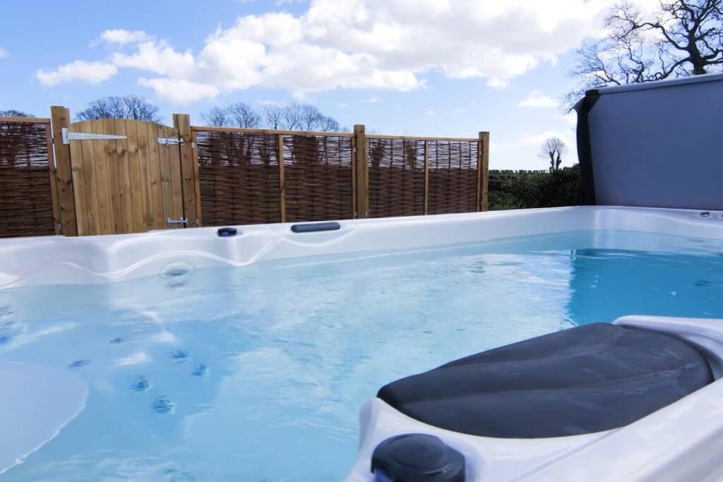 Covehithe House-Coastal Luxury- Sleeps 12-With Huge Swimspa! Wrentham Kültér fotó