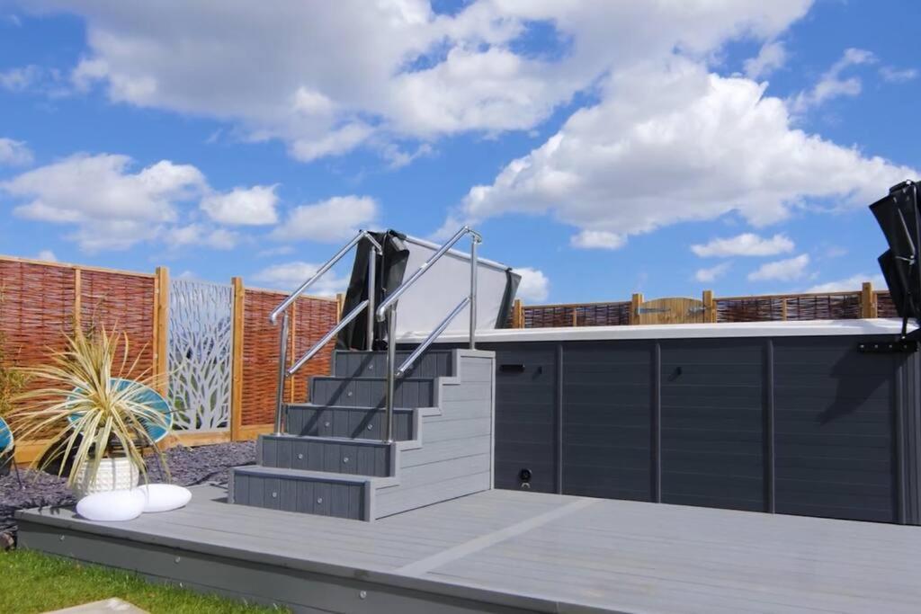 Covehithe House-Coastal Luxury- Sleeps 12-With Huge Swimspa! Wrentham Kültér fotó