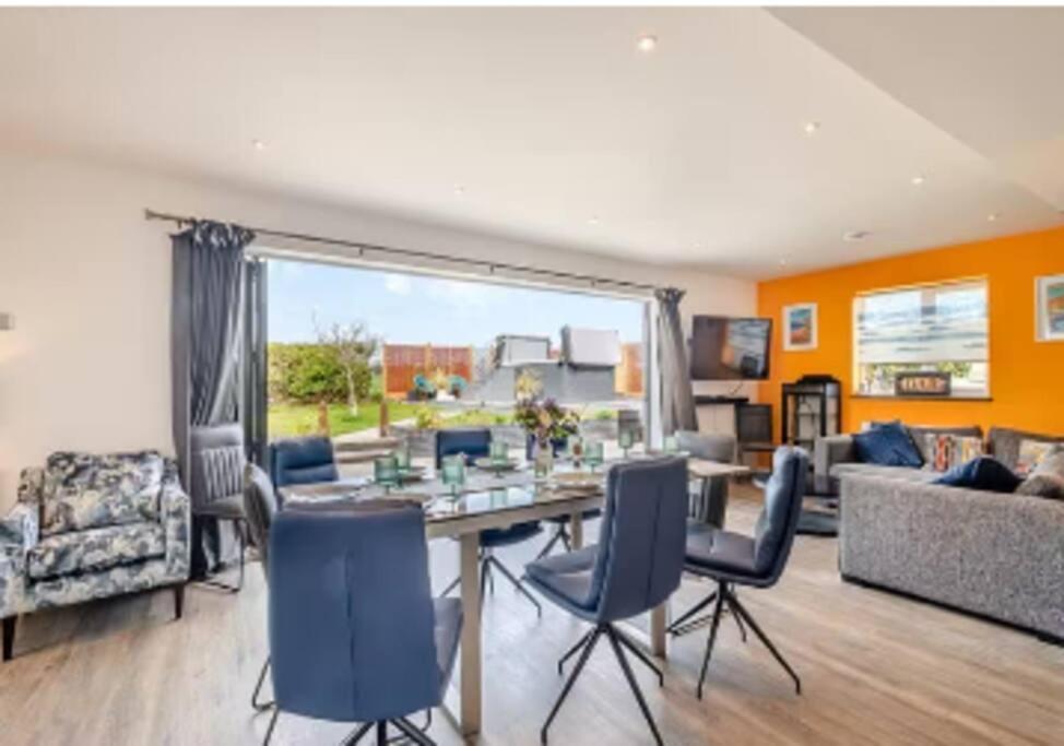 Covehithe House-Coastal Luxury- Sleeps 12-With Huge Swimspa! Wrentham Kültér fotó
