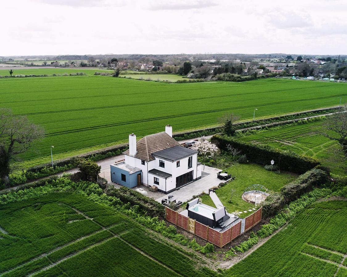 Covehithe House-Coastal Luxury- Sleeps 12-With Huge Swimspa! Wrentham Kültér fotó